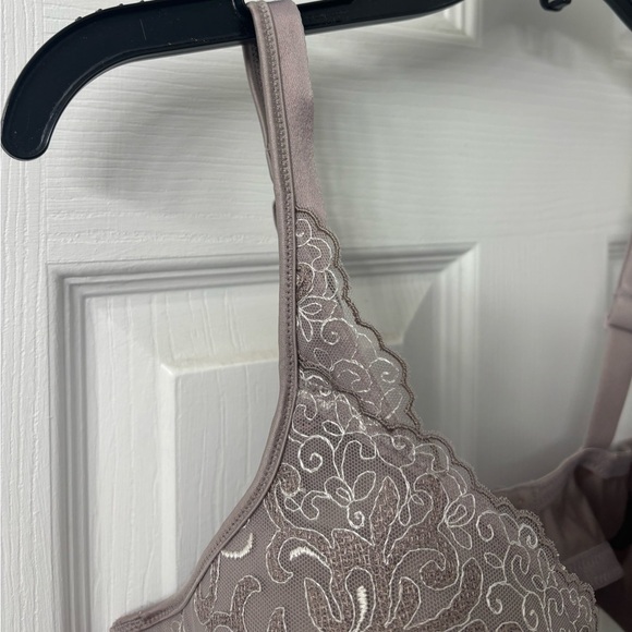 Playtex Secrets Elegant Lace Underwire Bra in Taupe 38DD NWT - Picture 3 of 8